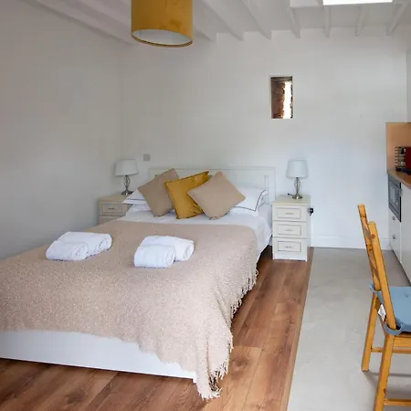 Apartment The Oak Studio-kilpatrick Glebe, Pet Friendly Wexford