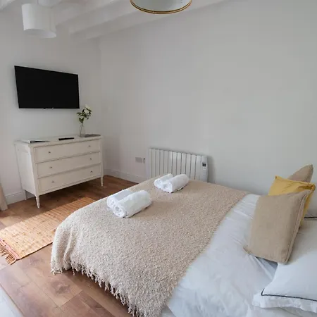 The Oak Studio-kilpatrick Glebe, Pet Friendly