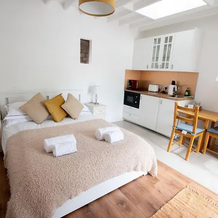 Apartment The Oak Studio-kilpatrick Glebe, Pet Friendly Wexford